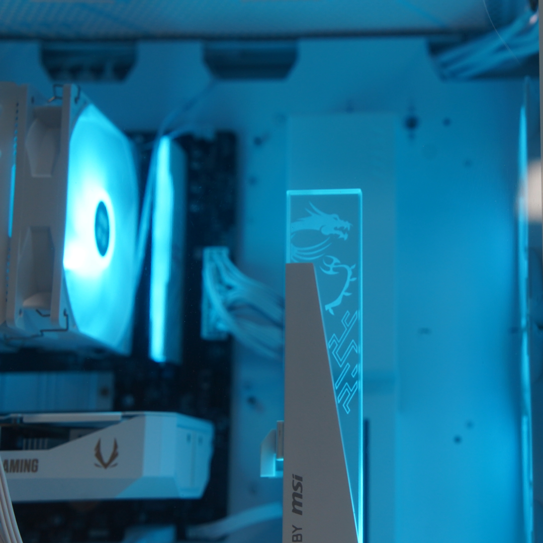 RYZEN R5 7500F | RTX 5060 WHITE (open box)