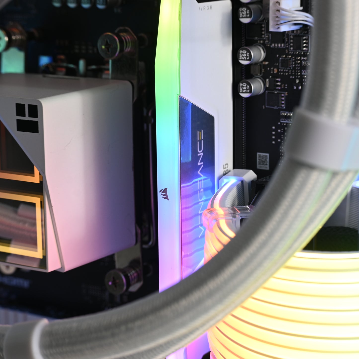 RYZEN 5 7500F | RTX 5070 White RGB AIO